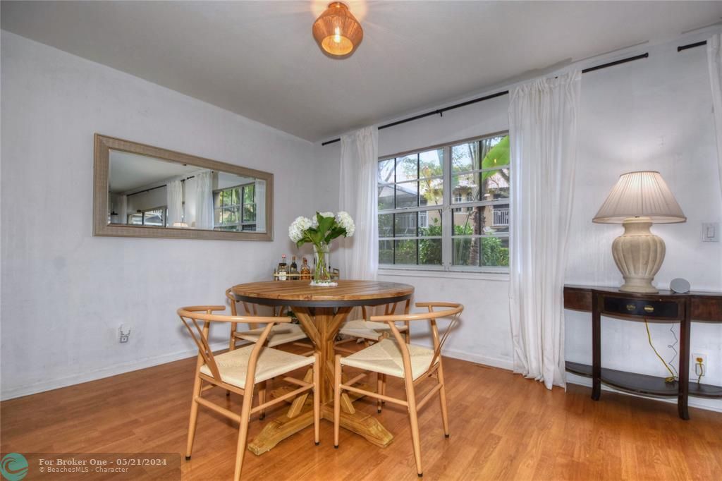 For Sale: $485,000 (4 beds, 2 baths, 1800 Square Feet)