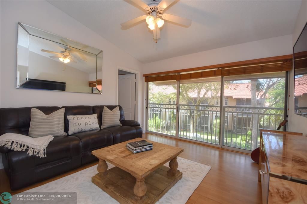 For Sale: $499,800 (4 beds, 2 baths, 1800 Square Feet)
