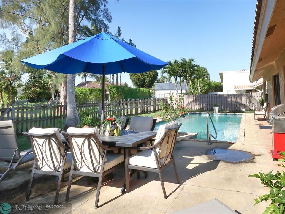 Active With Contract: $629,900 (3 beds, 2 baths, 1492 Square Feet)