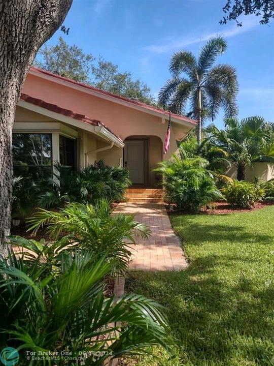 Recently Sold: $637,000 (3 beds, 2 baths, 1848 Square Feet)