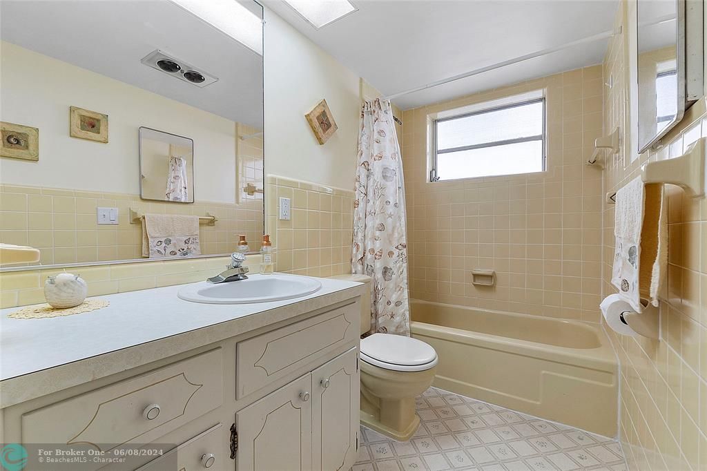 最近售出: $170,000 (2 贝兹, 2 浴室, 1000 平方英尺)