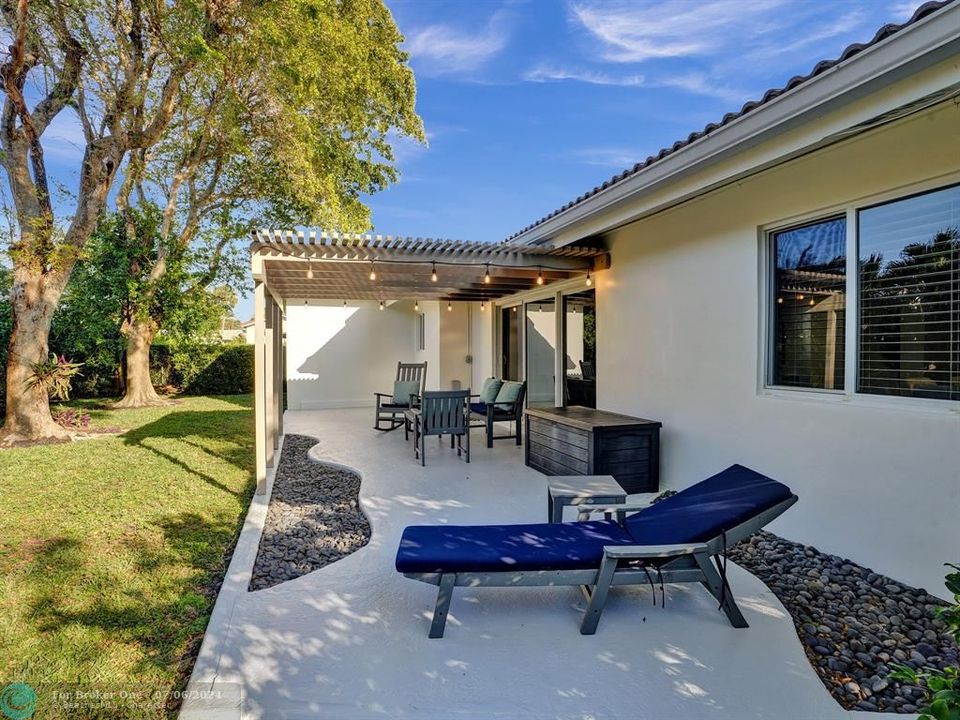 Recently Sold: $1,995,000 (3 beds, 3 baths, 2283 Square Feet)
