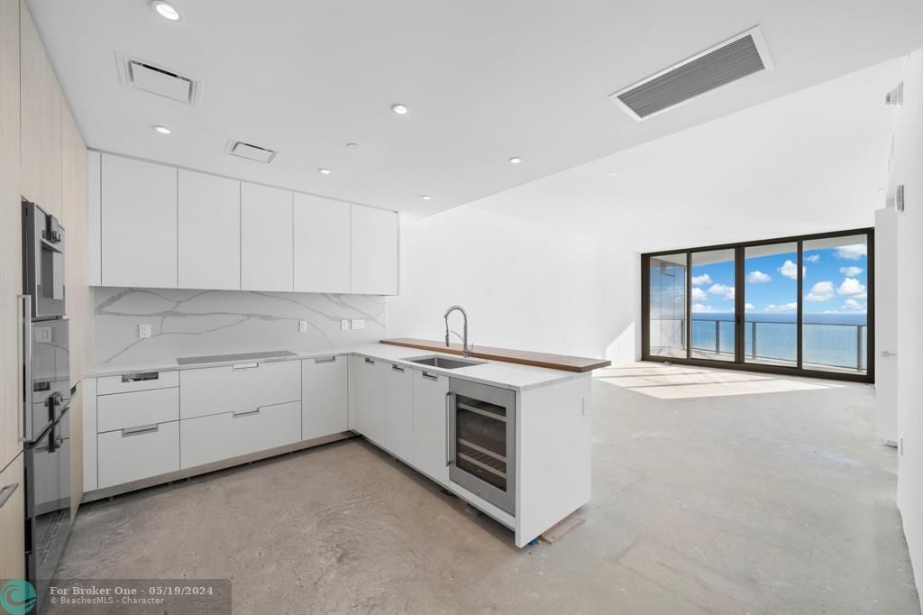 Recently Sold: $2,950,000 (2 beds, 2 baths, 1605 Square Feet)