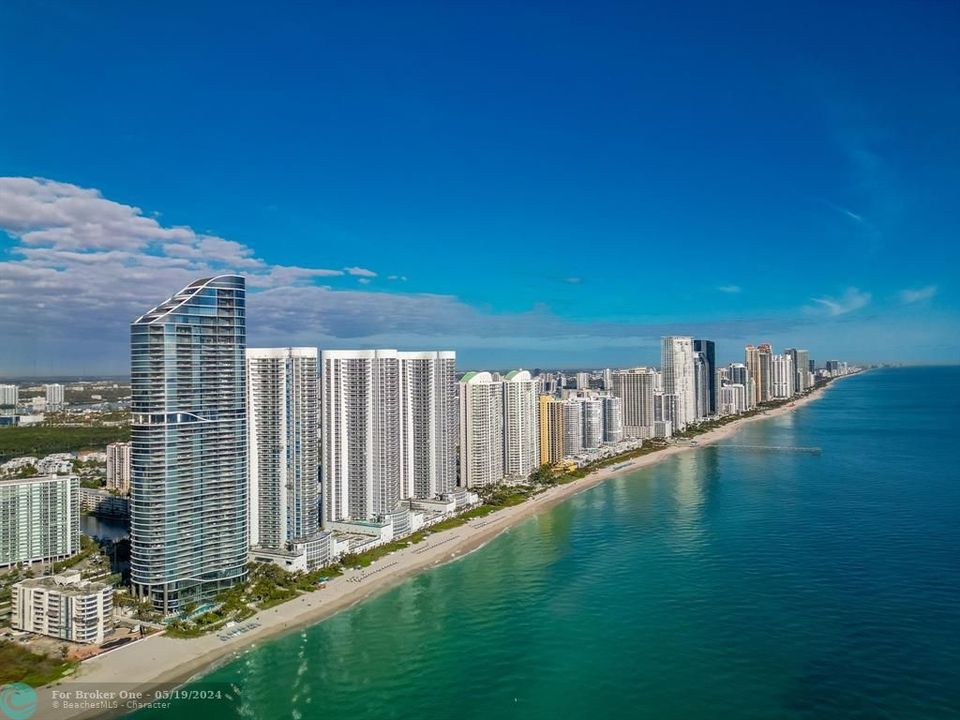 Recently Sold: $2,950,000 (2 beds, 2 baths, 1605 Square Feet)