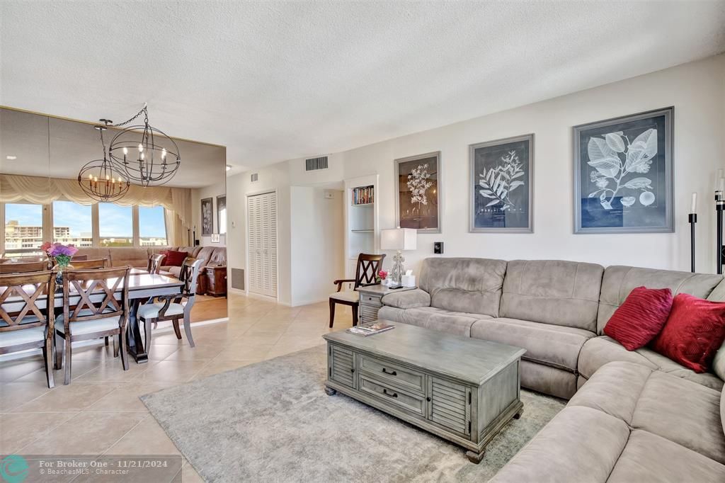 For Sale: $529,900 (2 beds, 2 baths, 1100 Square Feet)