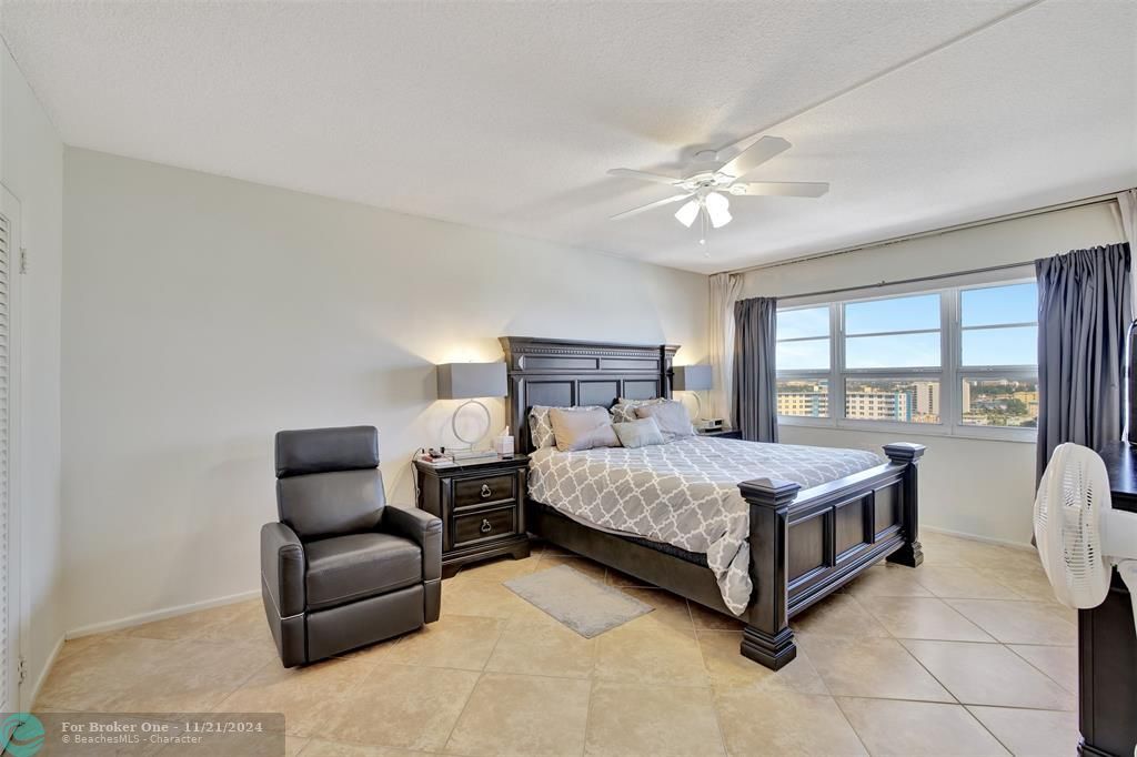 For Sale: $529,900 (2 beds, 2 baths, 1100 Square Feet)