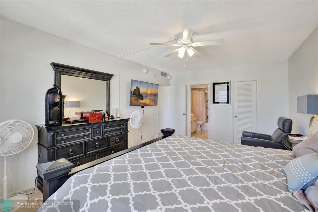 For Sale: $529,900 (2 beds, 2 baths, 1100 Square Feet)