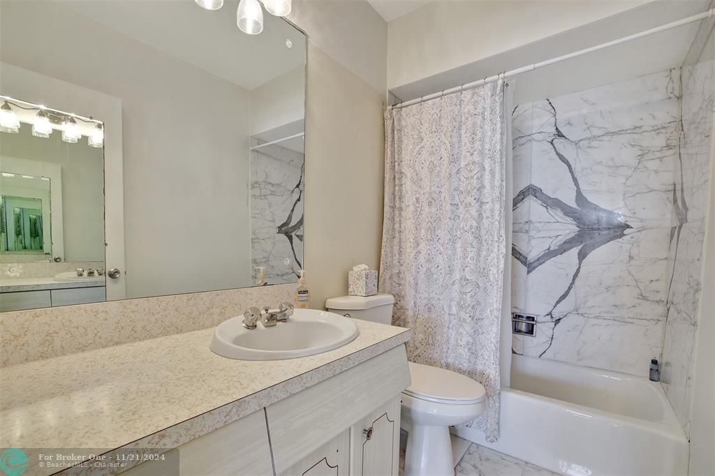 For Sale: $529,900 (2 beds, 2 baths, 1100 Square Feet)