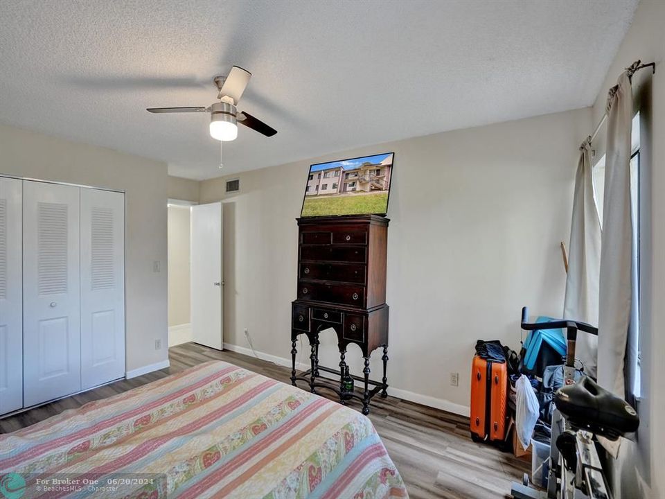 Active With Contract: $119,900 (2 beds, 2 baths, 1019 Square Feet)