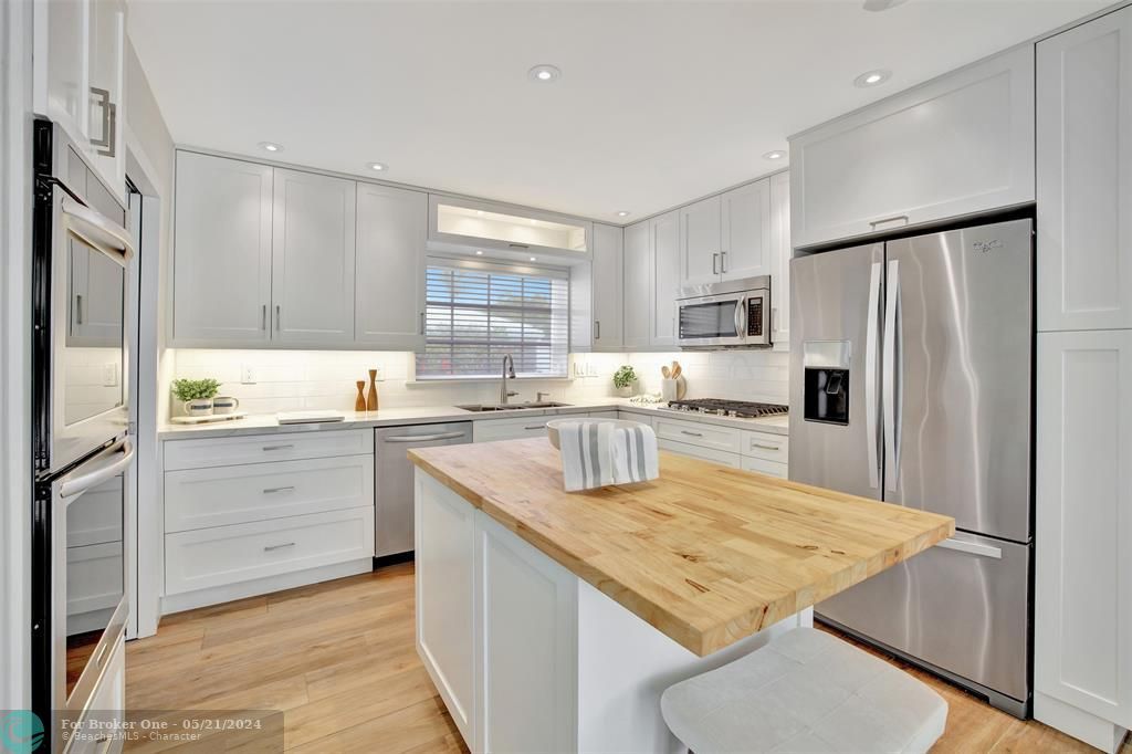 Active With Contract: $1,699,000 (3 beds, 2 baths, 1575 Square Feet)