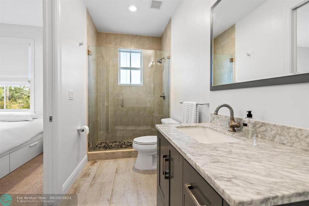 Recently Sold: $1,095,000 (3 beds, 3 baths, 2600 Square Feet)