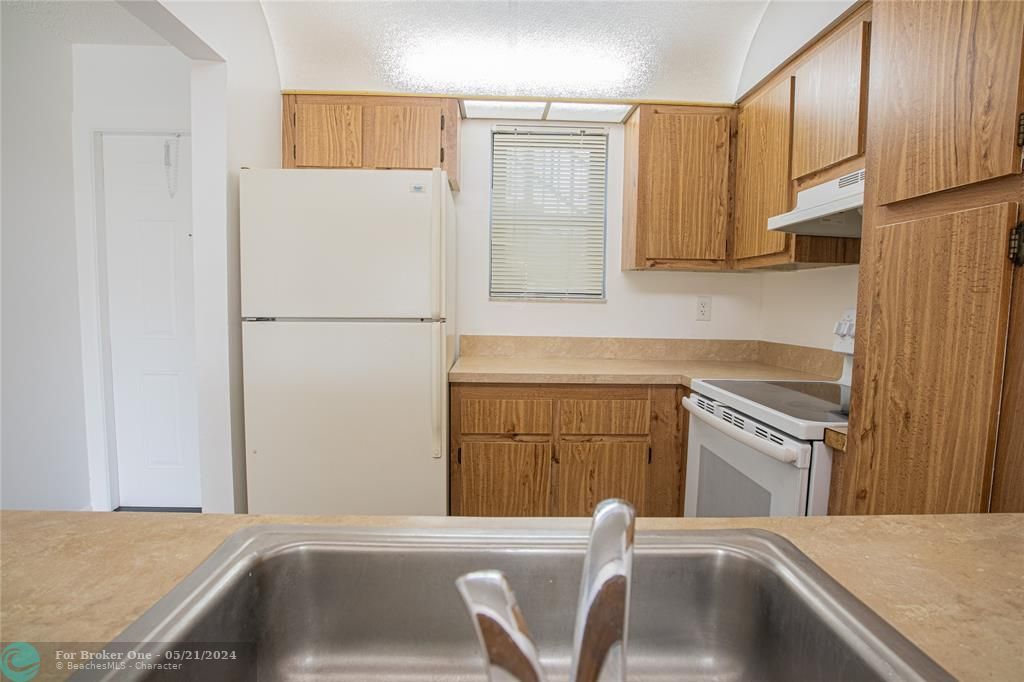 For Sale: $2,135 (2 beds, 2 baths, 5932 Square Feet)