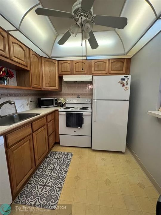 Recently Sold: $99,900 (1 beds, 1 baths, 779 Square Feet)