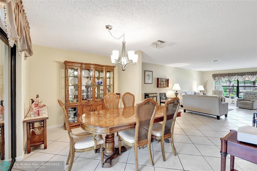 Recently Sold: $284,900 (2 beds, 2 baths, 1400 Square Feet)