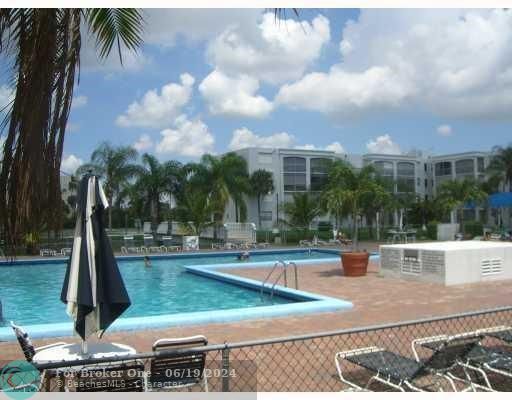 Active With Contract: $155,000 (1 beds, 1 baths, 850 Square Feet)