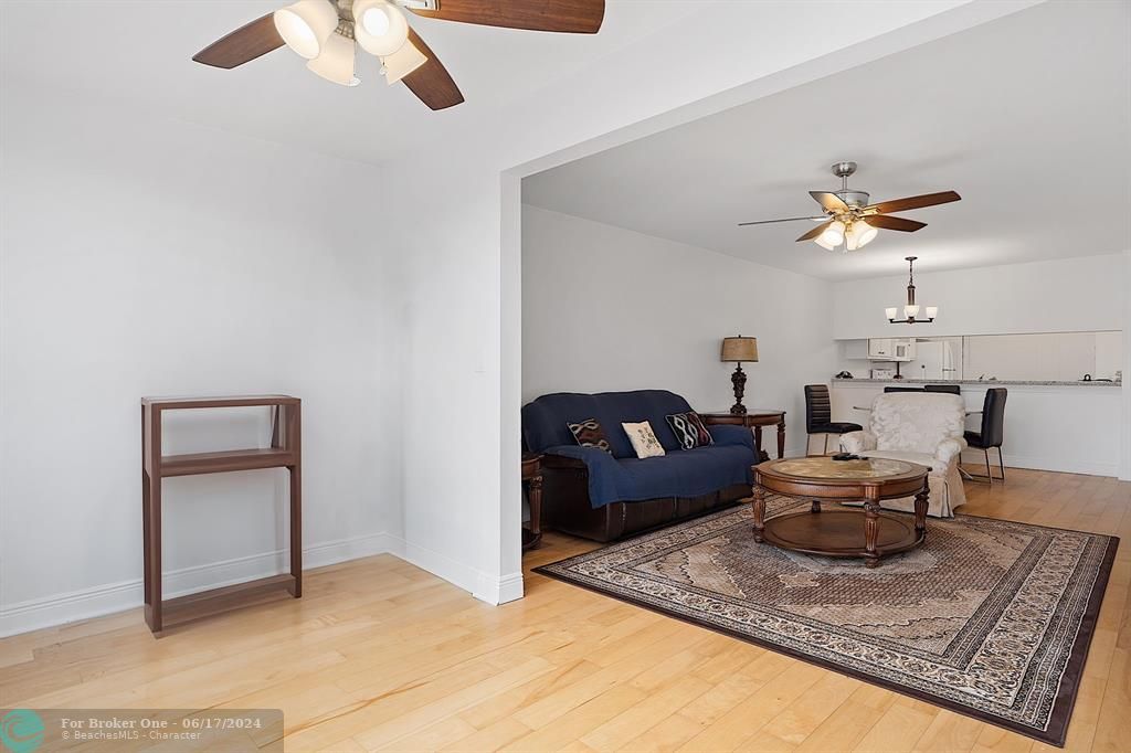 Active With Contract: $195,000 (2 beds, 2 baths, 1350 Square Feet)