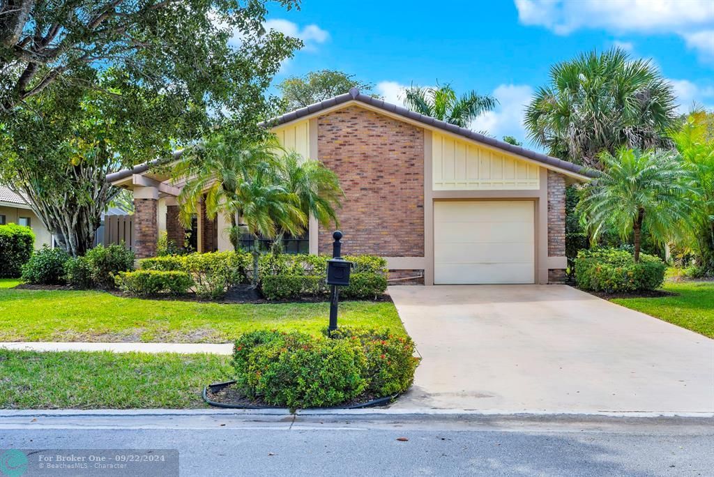 Active With Contract: $650,000 (3 beds, 2 baths, 1452 Square Feet)