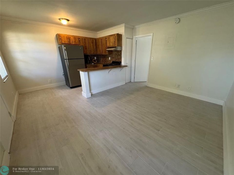 Active With Contract: $1,580 (1 beds, 1 baths, 427 Square Feet)