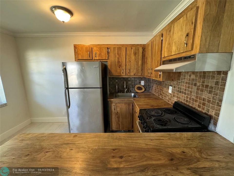 Active With Contract: $1,580 (1 beds, 1 baths, 427 Square Feet)