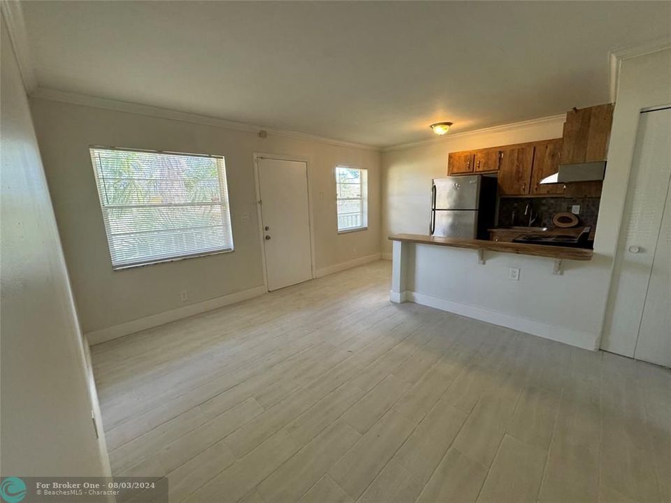 Active With Contract: $1,580 (1 beds, 1 baths, 427 Square Feet)