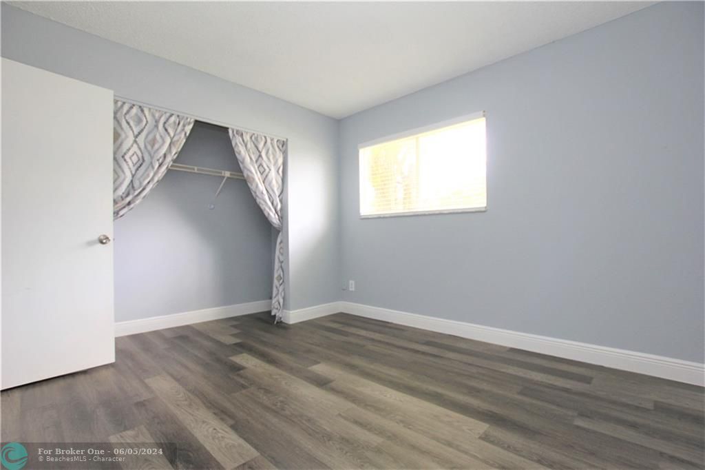 Active With Contract: $2,100 (2 beds, 2 baths, 1200 Square Feet)