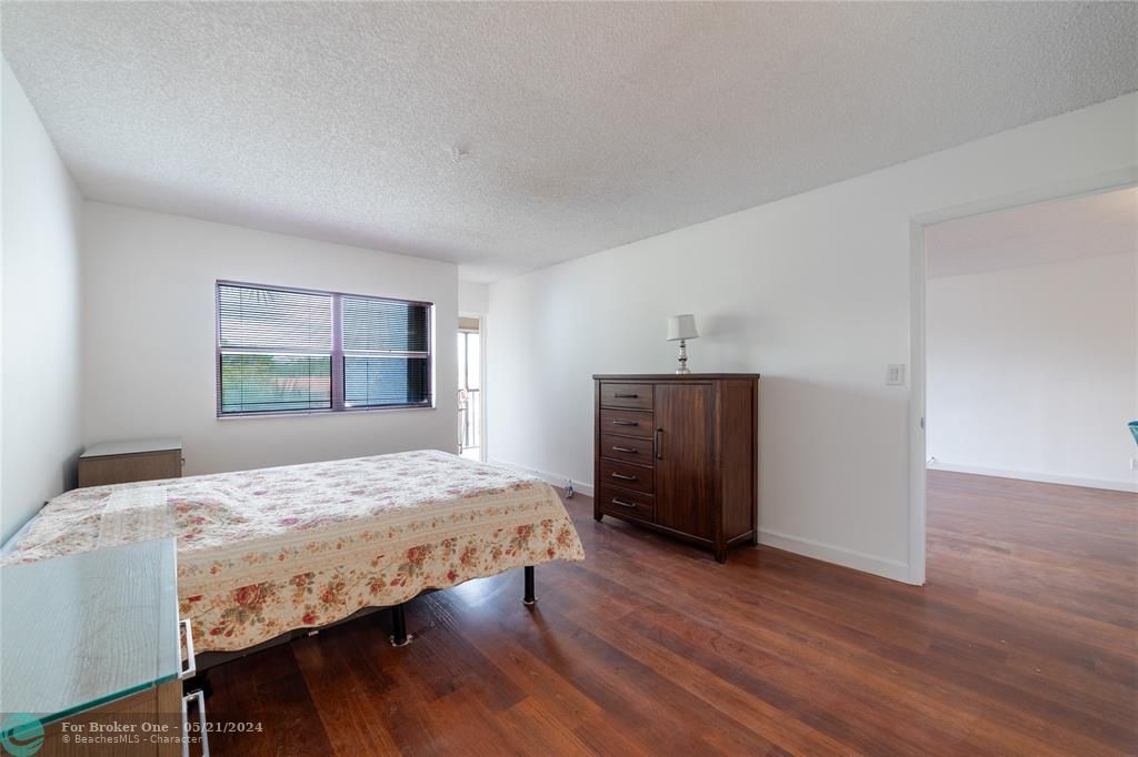 Recently Sold: $285,000 (2 beds, 2 baths, 1105 Square Feet)