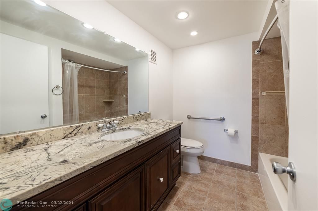 Recently Sold: $285,000 (2 beds, 2 baths, 1105 Square Feet)