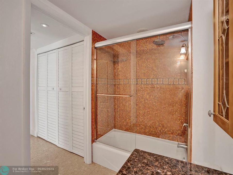 待售: $480,000 (1 贝兹, 1 浴室, 721 平方英尺)