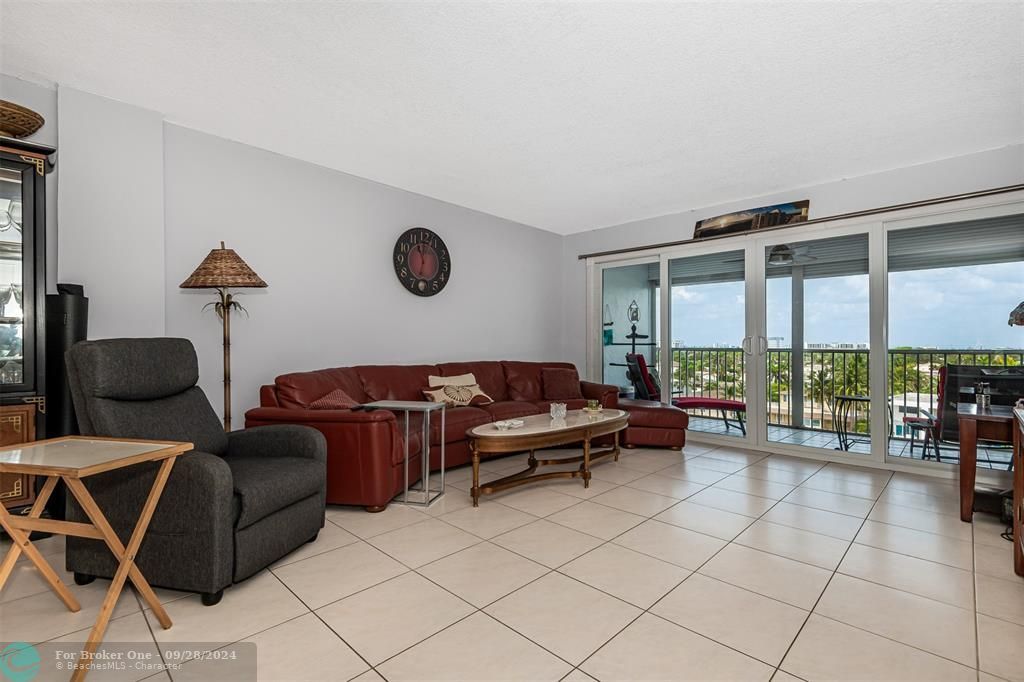 Active With Contract: $495,000 (2 beds, 2 baths, 1400 Square Feet)