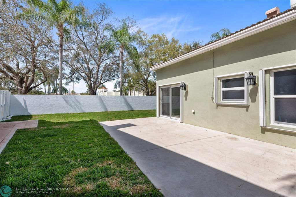 Active With Contract: $624,900 (3 beds, 2 baths, 1727 Square Feet)