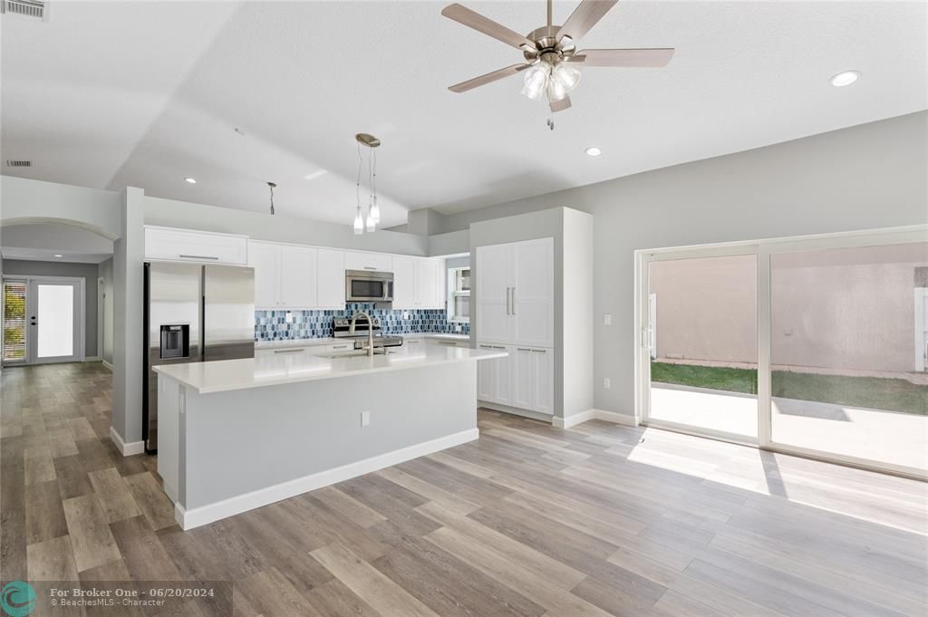 Active With Contract: $624,900 (3 beds, 2 baths, 1727 Square Feet)
