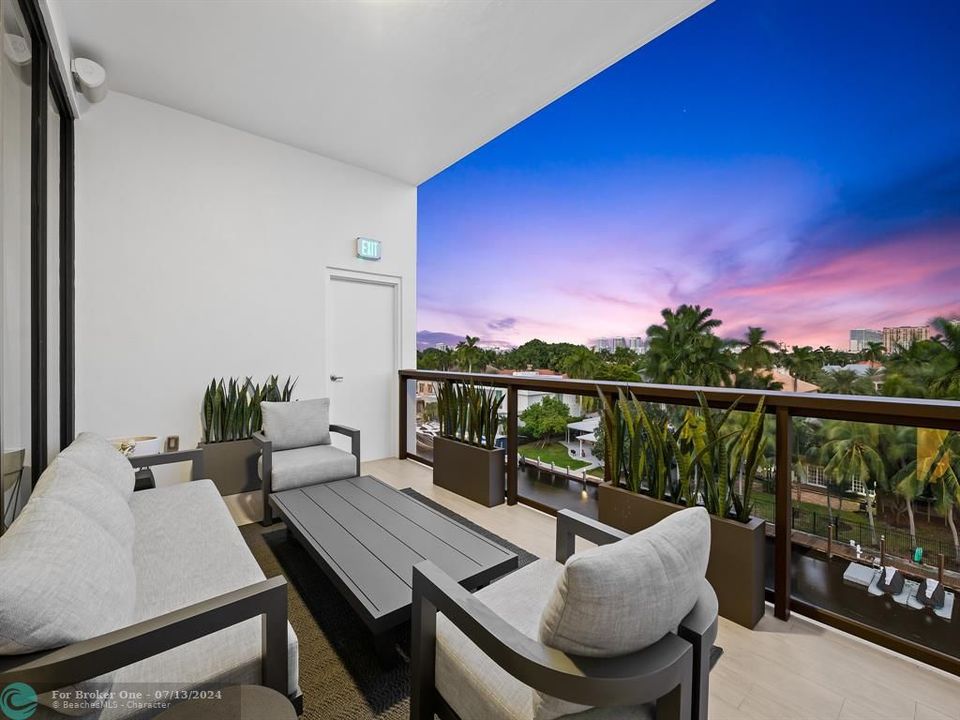 For Sale: $3,245,000 (3 beds, 2 baths, 2590 Square Feet)