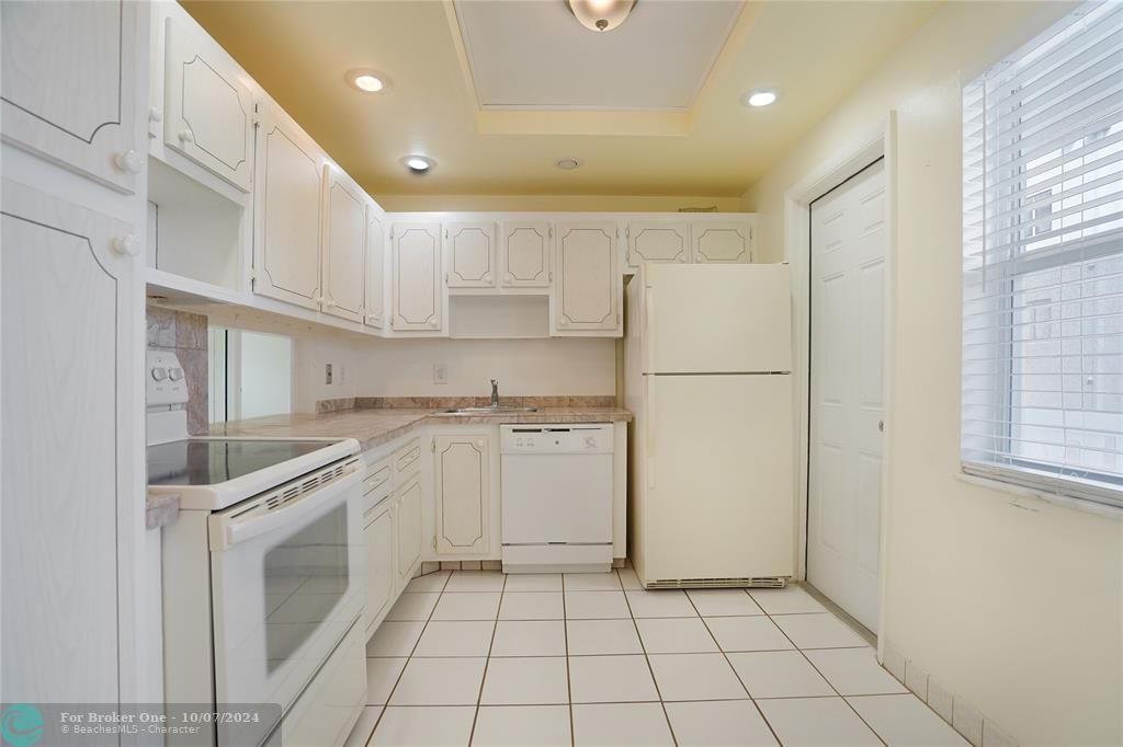 For Sale: $175,000 (1 beds, 1 baths, 850 Square Feet)