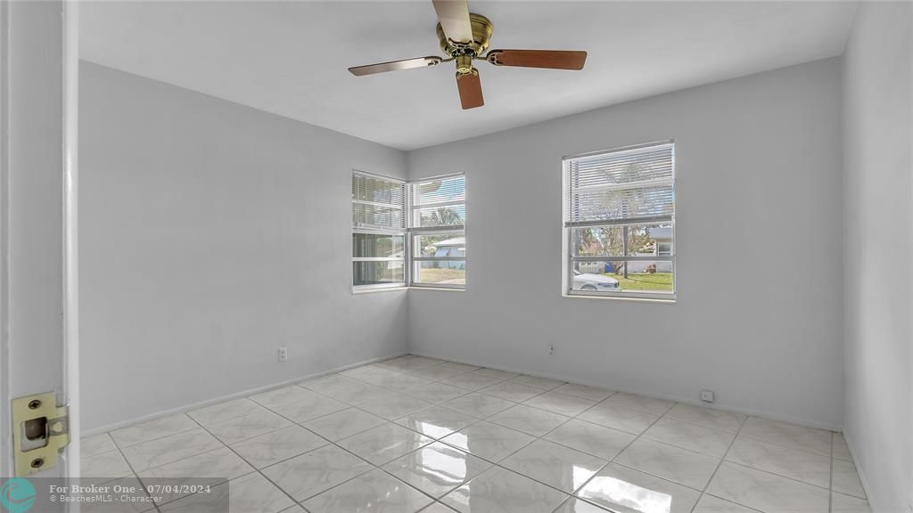 Active With Contract: $424,900 (3 beds, 2 baths, 1392 Square Feet)