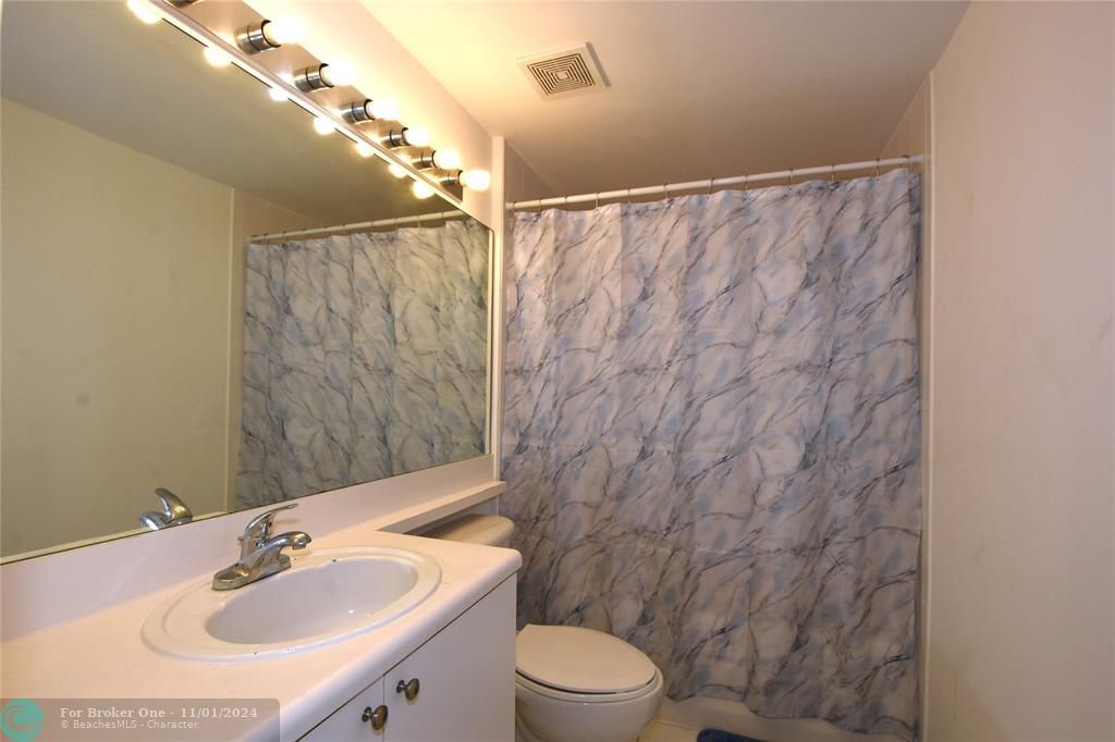 For Sale: $314,500 (2 beds, 2 baths, 977 Square Feet)