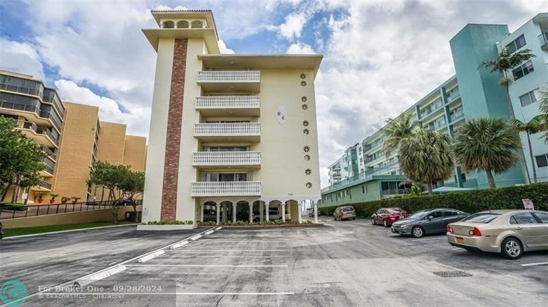 Active With Contract: $2,500 (2 beds, 2 baths, 1050 Square Feet)