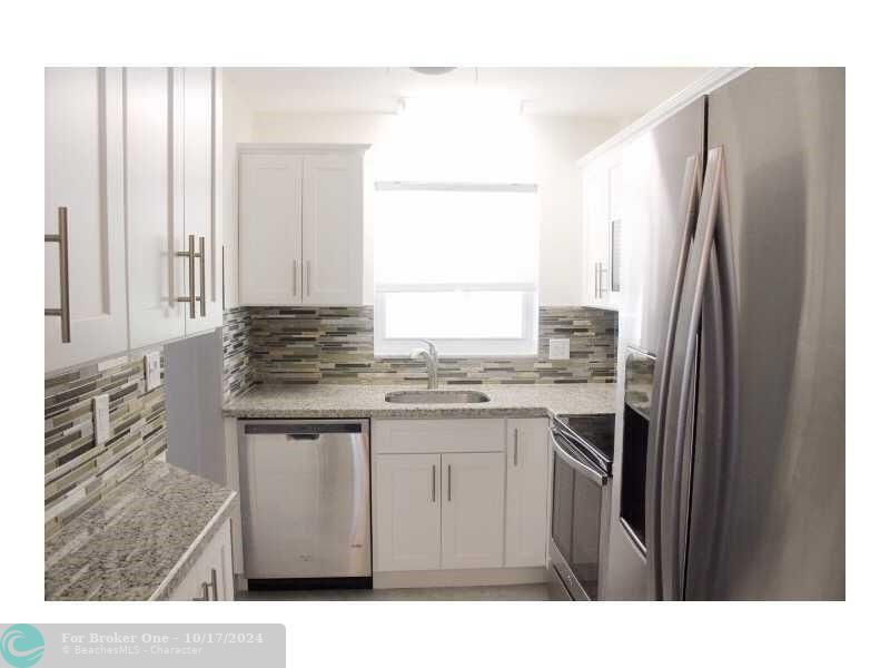 Active With Contract: $2,500 (2 beds, 2 baths, 1050 Square Feet)