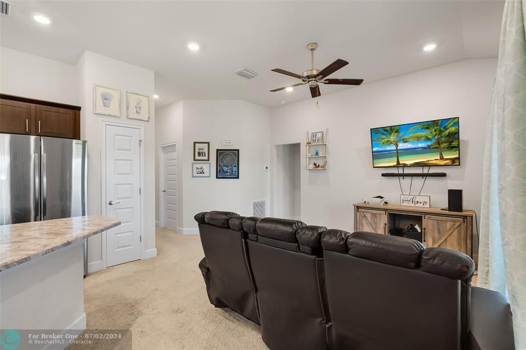 Active With Contract: $342,000 (3 beds, 2 baths, 1500 Square Feet)