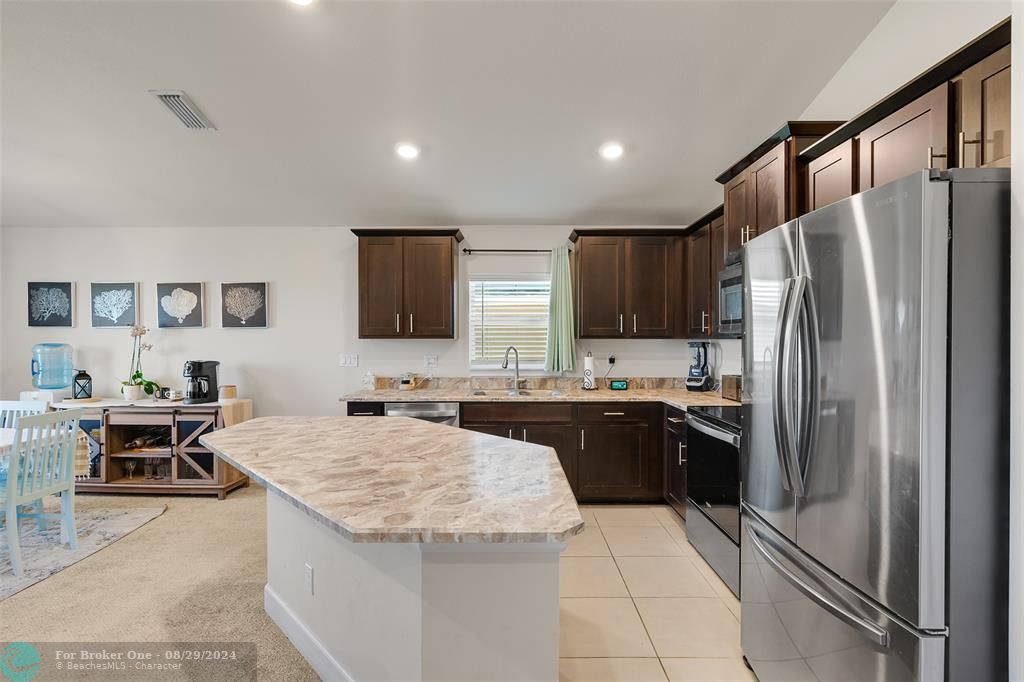 Active With Contract: $342,000 (3 beds, 2 baths, 1500 Square Feet)