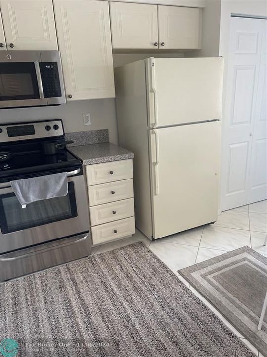 Active With Contract: $3,350 (2 beds, 2 baths, 1230 Square Feet)