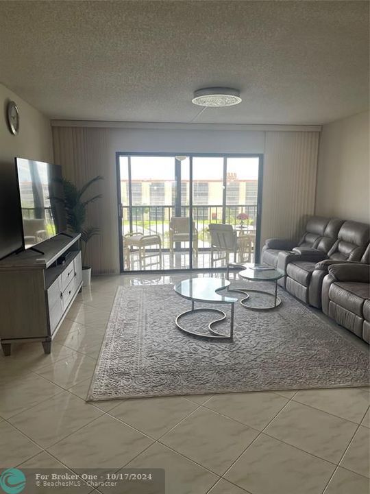 Active With Contract: $3,350 (2 beds, 2 baths, 1230 Square Feet)