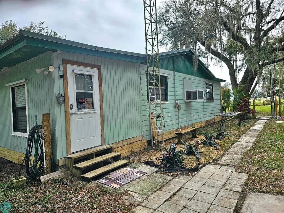 For Sale: $220,000 (3 beds, 1 baths, 1152 Square Feet)