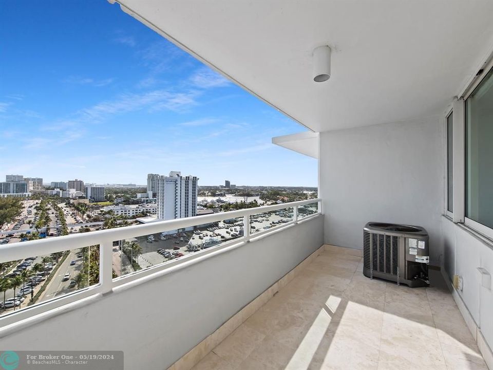 Recently Sold: $949,000 (2 beds, 2 baths, 1290 Square Feet)