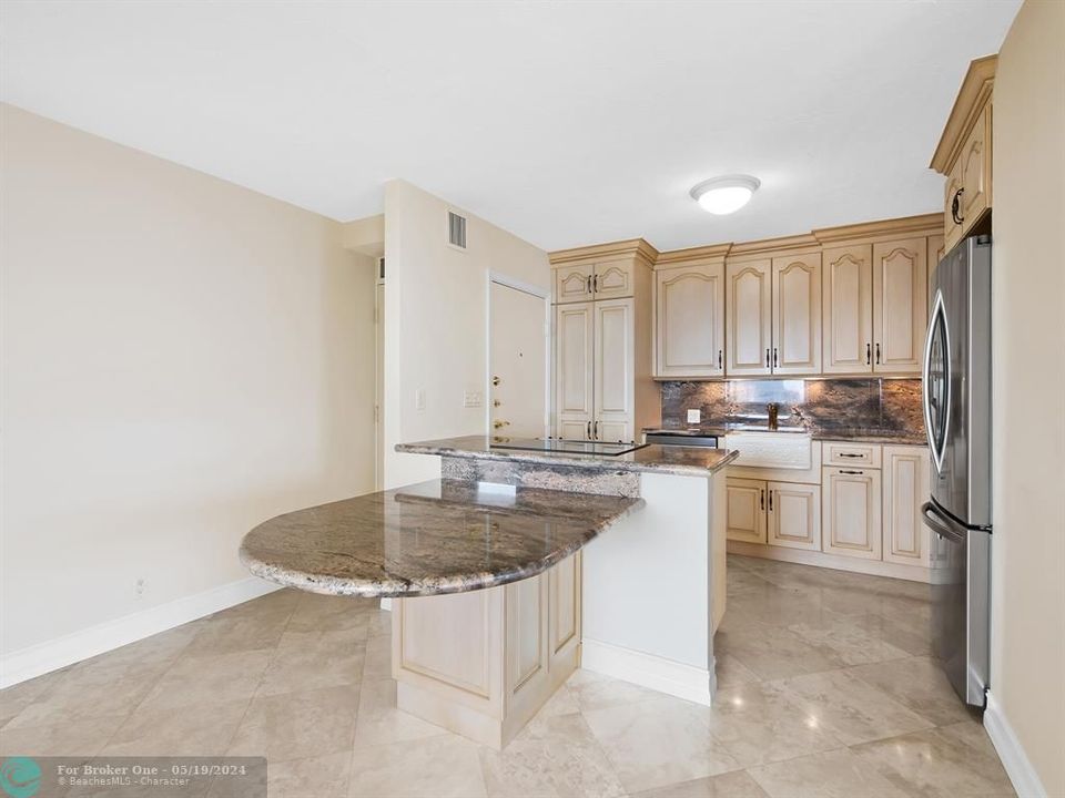 Recently Sold: $949,000 (2 beds, 2 baths, 1290 Square Feet)