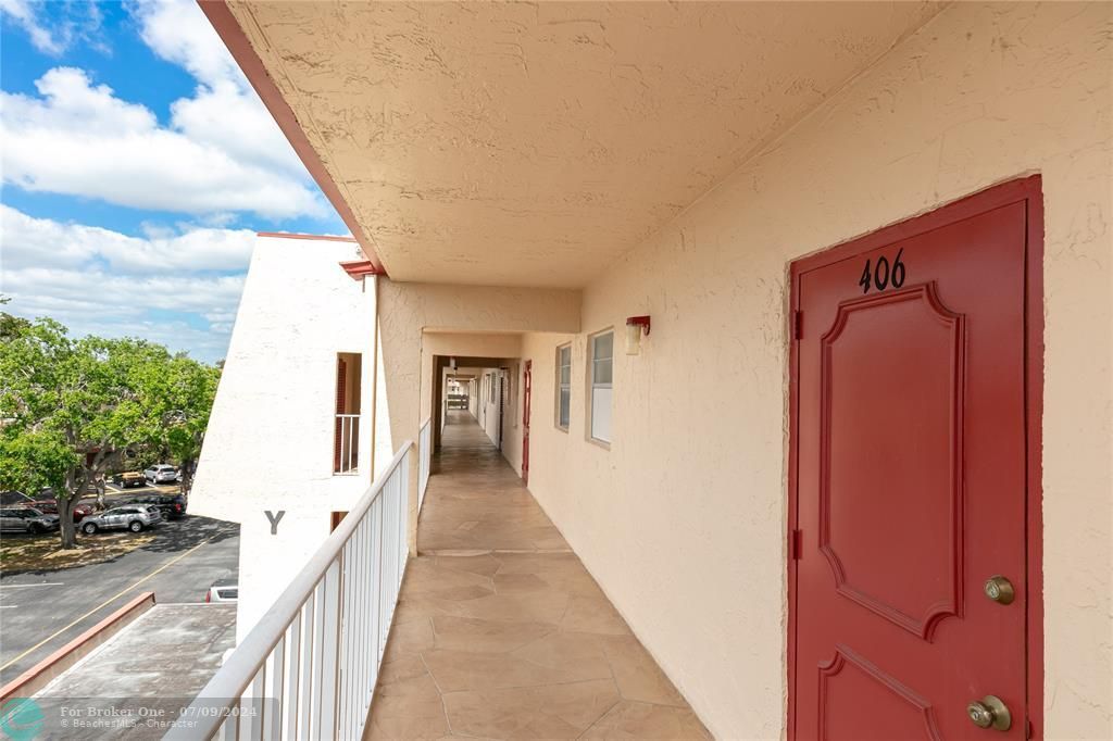 Active With Contract: $95,900 (1 beds, 1 baths, 775 Square Feet)