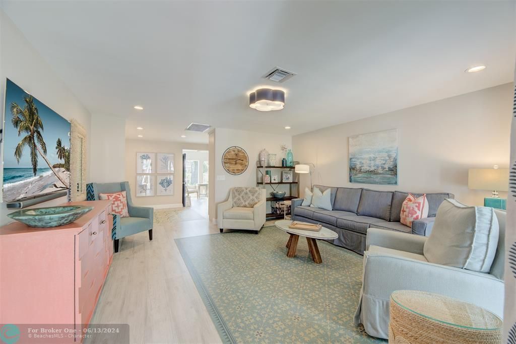 Active With Contract: $925,000 (3 beds, 2 baths, 1673 Square Feet)