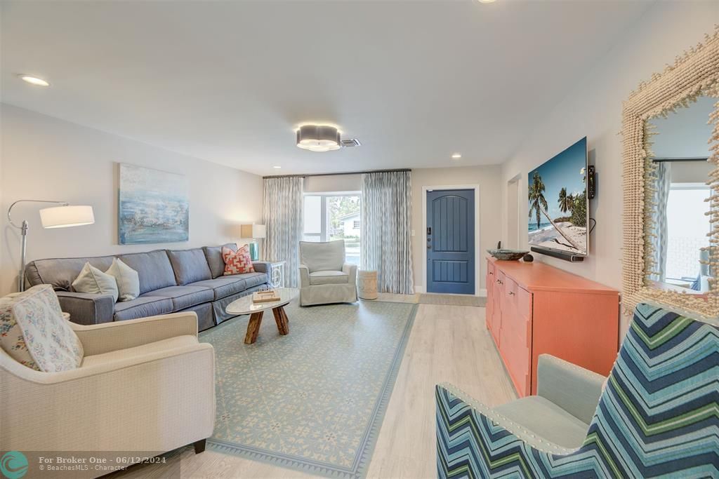Active With Contract: $925,000 (3 beds, 2 baths, 1673 Square Feet)