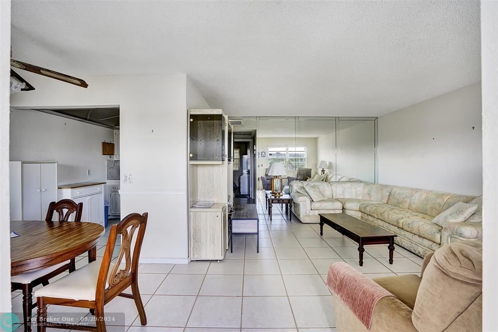 For Sale: $115,000 (2 beds, 1 baths, 828 Square Feet)