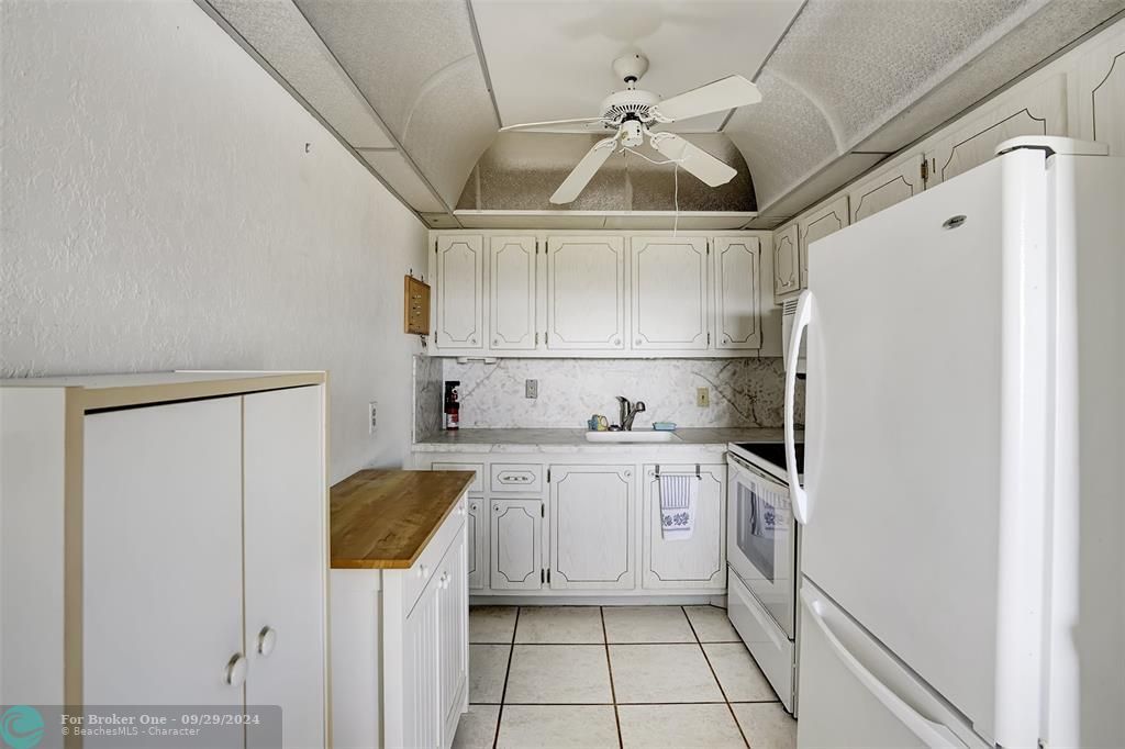 For Sale: $115,000 (2 beds, 1 baths, 828 Square Feet)