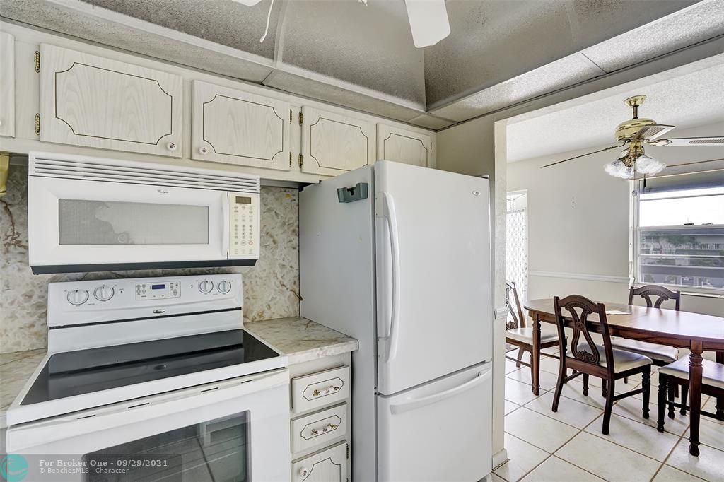 For Sale: $115,000 (2 beds, 1 baths, 828 Square Feet)